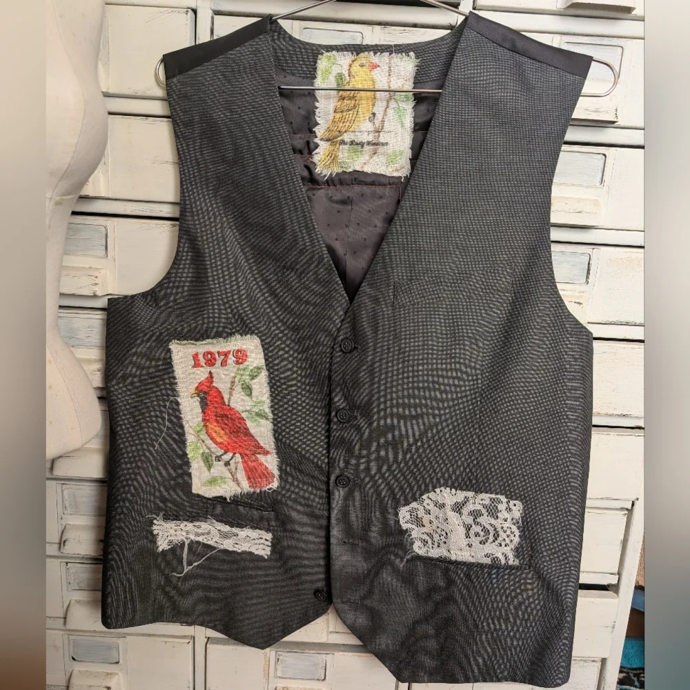 Upcycled Vest w floral embroidery piece, vintage lace, Boho Hippie HANDMADE ITEM - Picture 4 of 5